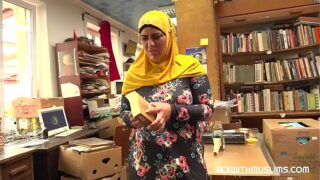 Bookstore owner fucks a happy muslim milf Video